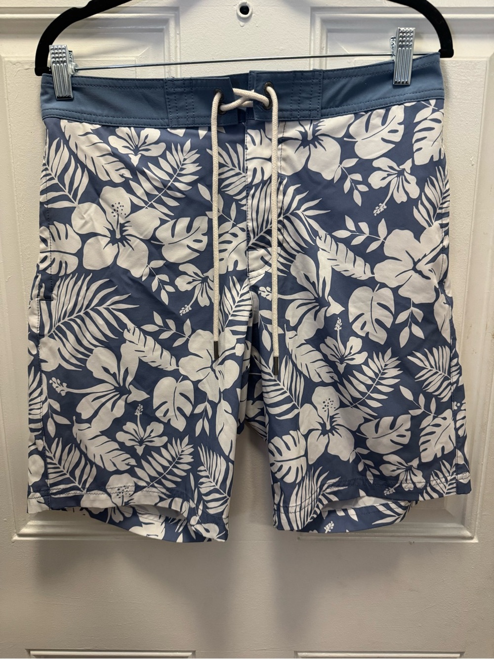 American Eagle Outfitters Blue and White Tropical Swim Shorts 0519
